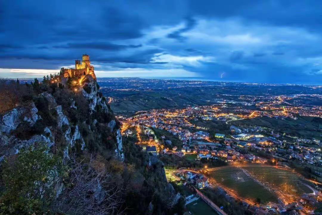 罕见罗马尼亚战争时期邮票《米哈伊尔一世国王》