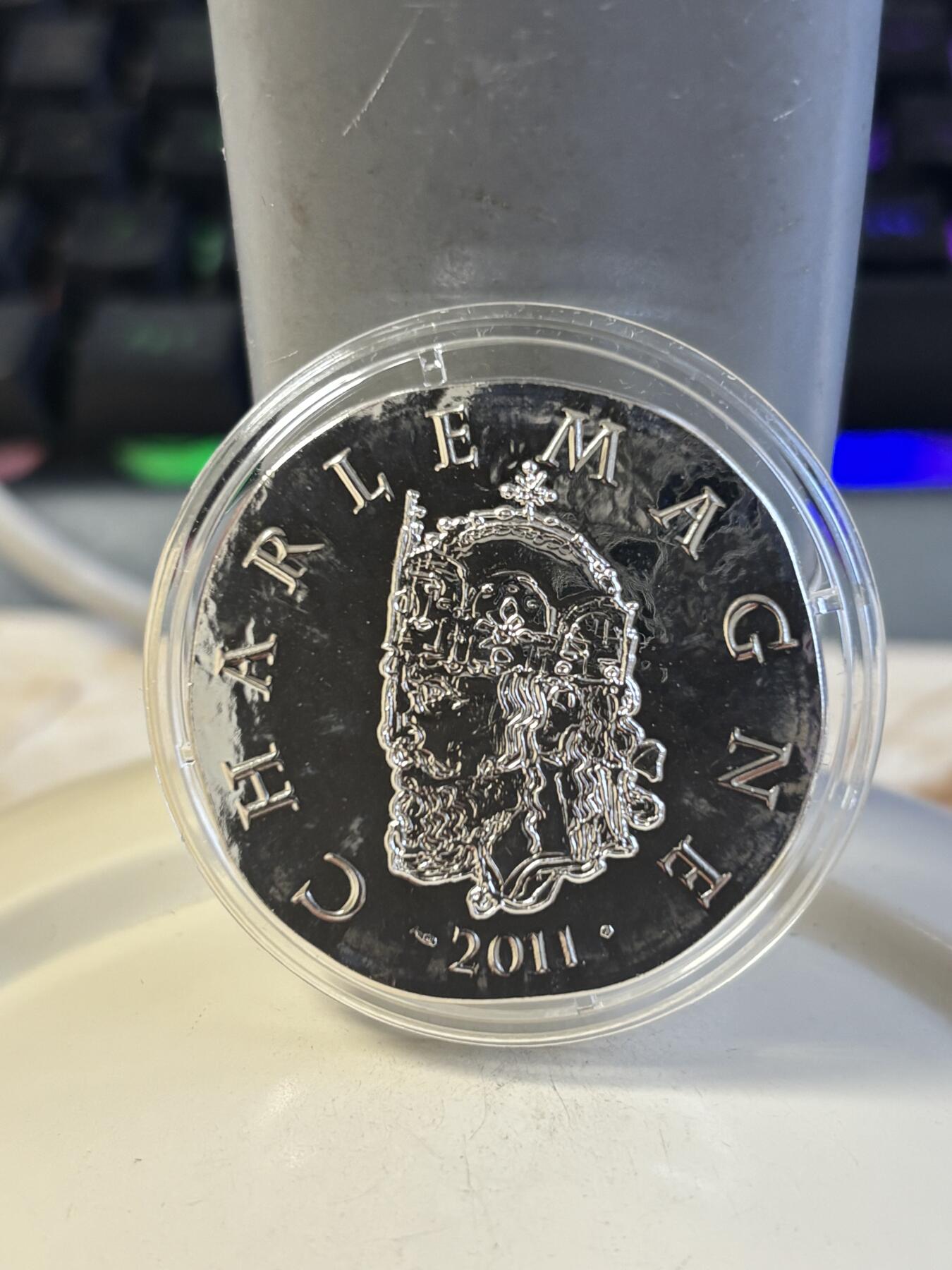 第186期拍卖 获奖法国2011年君王系列查理曼大帝仿古纪念银币，900银，发行20000枚，22.2克