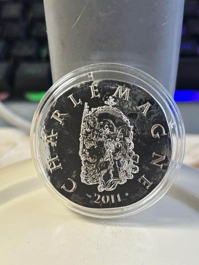 第186期拍卖 - 获奖法国2011年君王系列查理曼大帝仿古纪念银币，900银，发行20000枚，22.2克