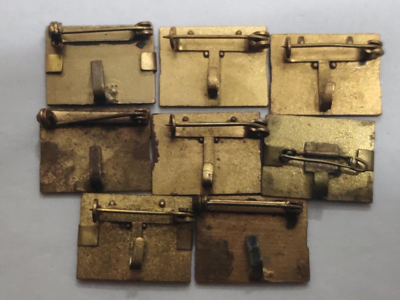 韵星假日拍卖第三十二期 -- Rimey Holidays Auction 32 民主德国七年计划劳动模范奖章章头一组