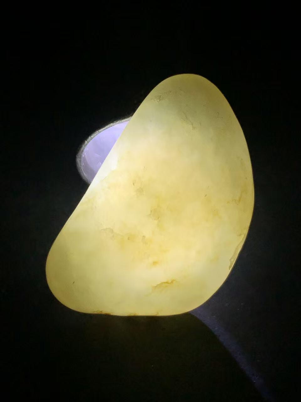 精美和田玉青白玉小独籽原石一颗