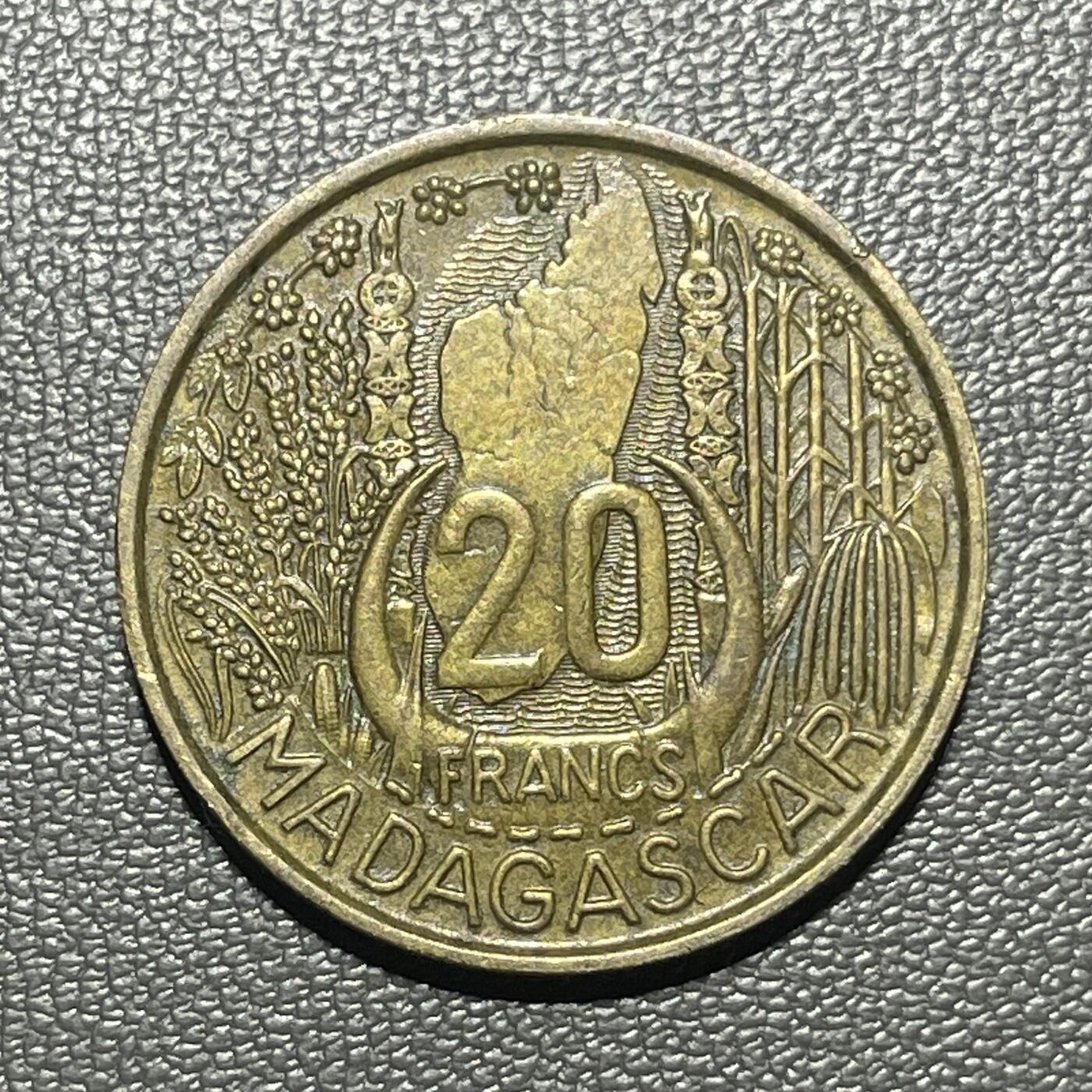 回流1222 美品法属马达加斯加1953年20法郎 带翼弗里吉亚帽的玛丽安娜侧面像/马达加斯加地图