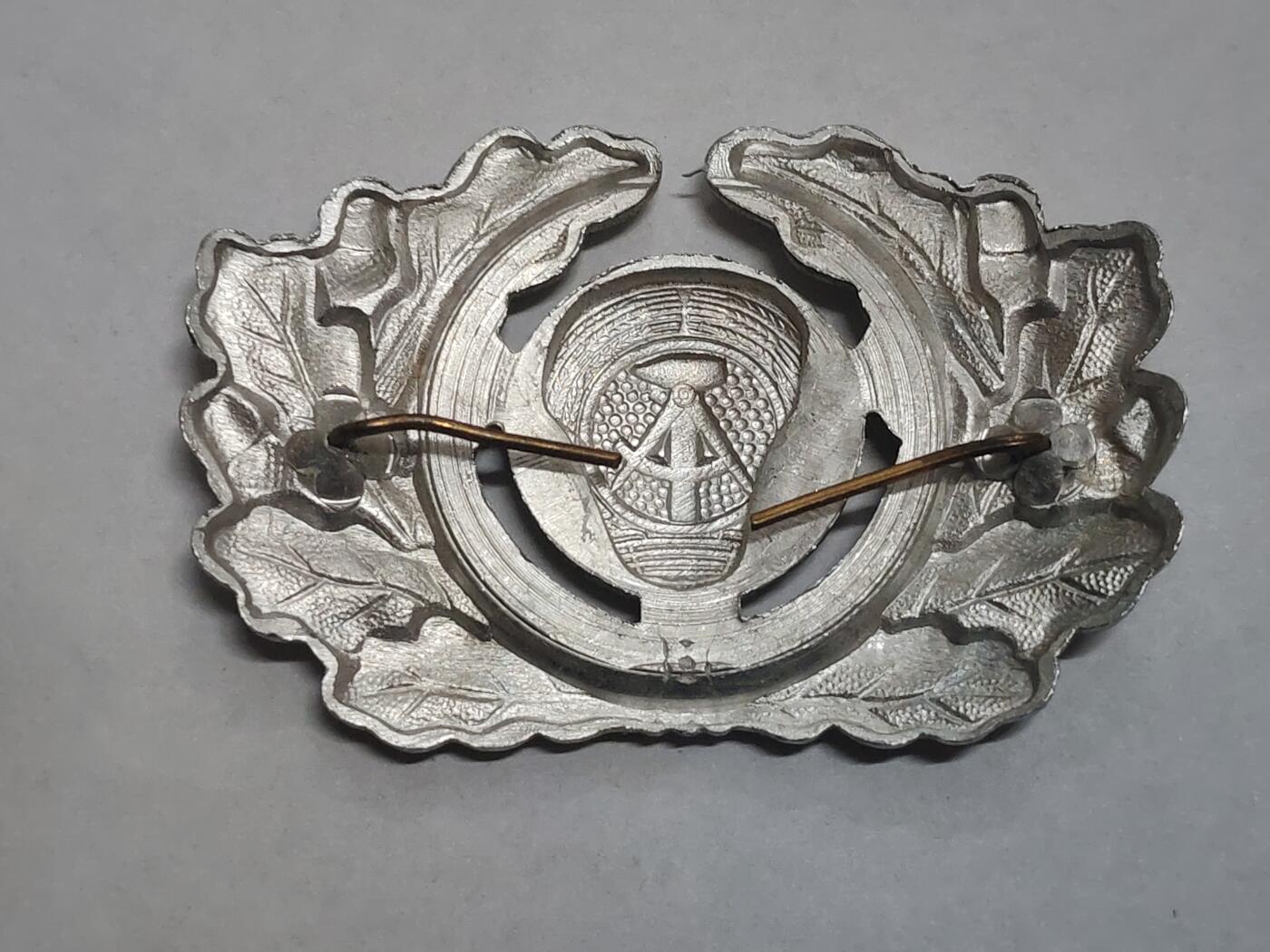 韵星假日拍卖第三十二期 -- Rimey Holidays Auction 32 民主德国军官帽徽