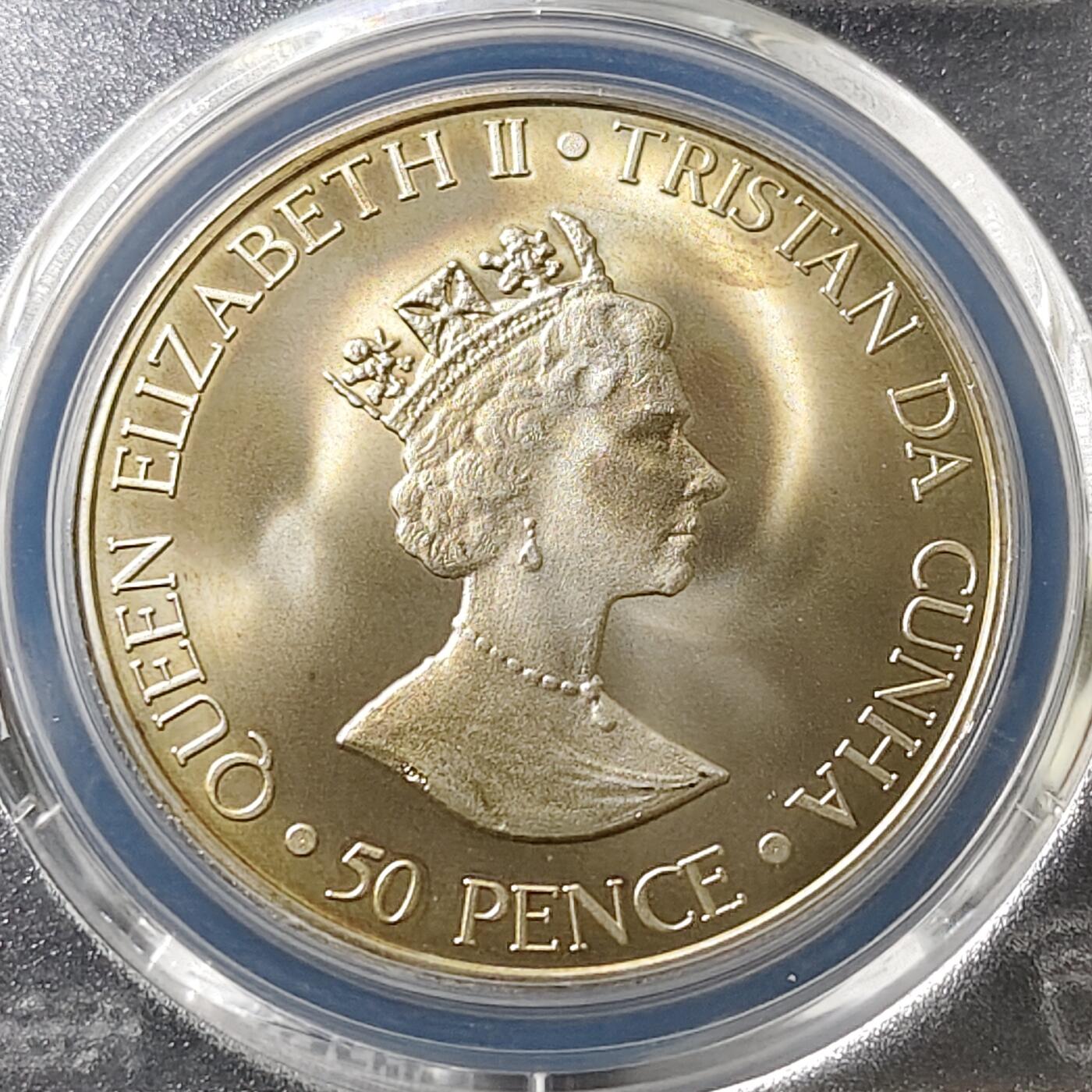 【全场包邮】纯粹捡漏拍487场（免费代拍第24场） 【收藏级·冠军分】英属特里斯坦和达库尼亚2000年50便士女王母亲伊丽莎白皇太后诞生100周年克朗型纪念币-PCGS MS67