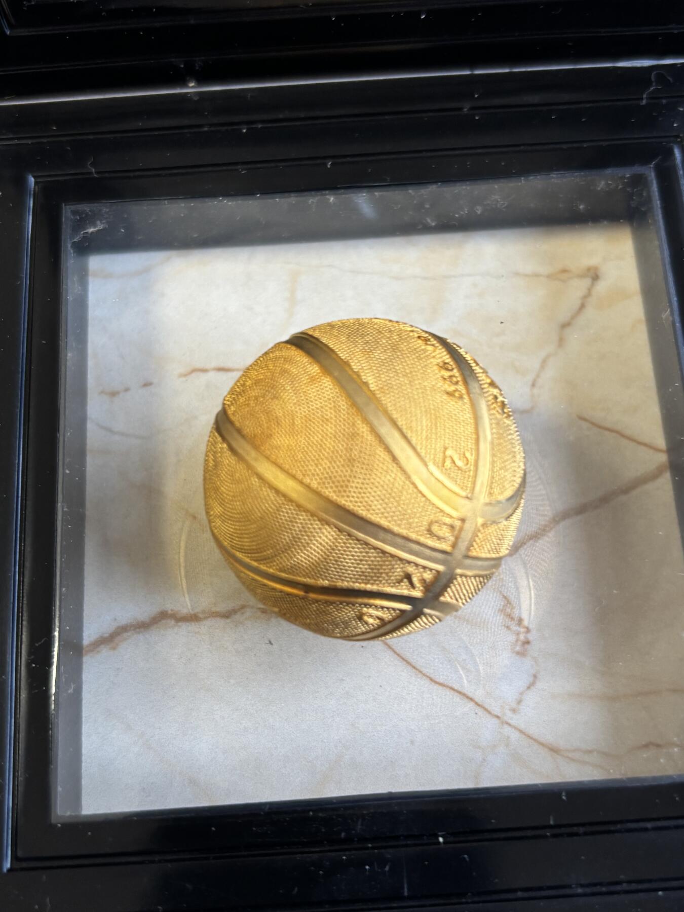 第186期拍卖 萨摩亚2020年篮球1盎司镀金3D立体球形纪念银币，有氧化，1盎司，镀24K金，发行2020枚