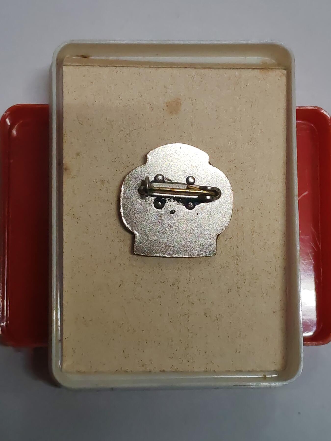 韵星假日拍卖第三十二期 -- Rimey Holidays Auction 32 民主德国为社会军事教育方面贡献证章 带原盒 库存品相 非常少见