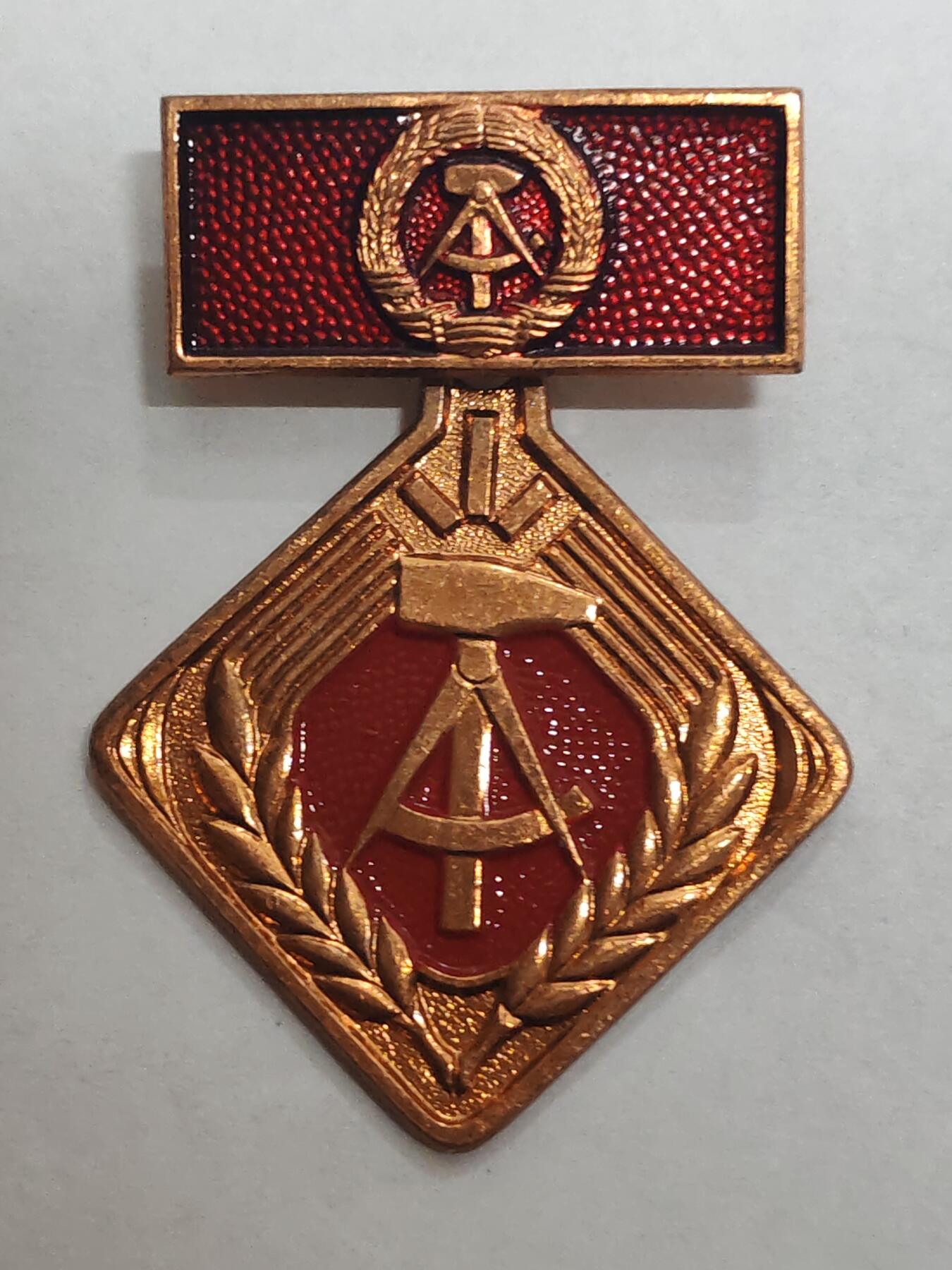 韵星假日拍卖第三十二期 -- Rimey Holidays Auction 32 民主德国个人劳动模范奖章