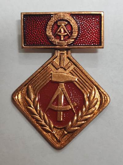 韵星假日拍卖第三十二期 -- Rimey Holidays Auction 32 - 民主德国个人劳动模范奖章