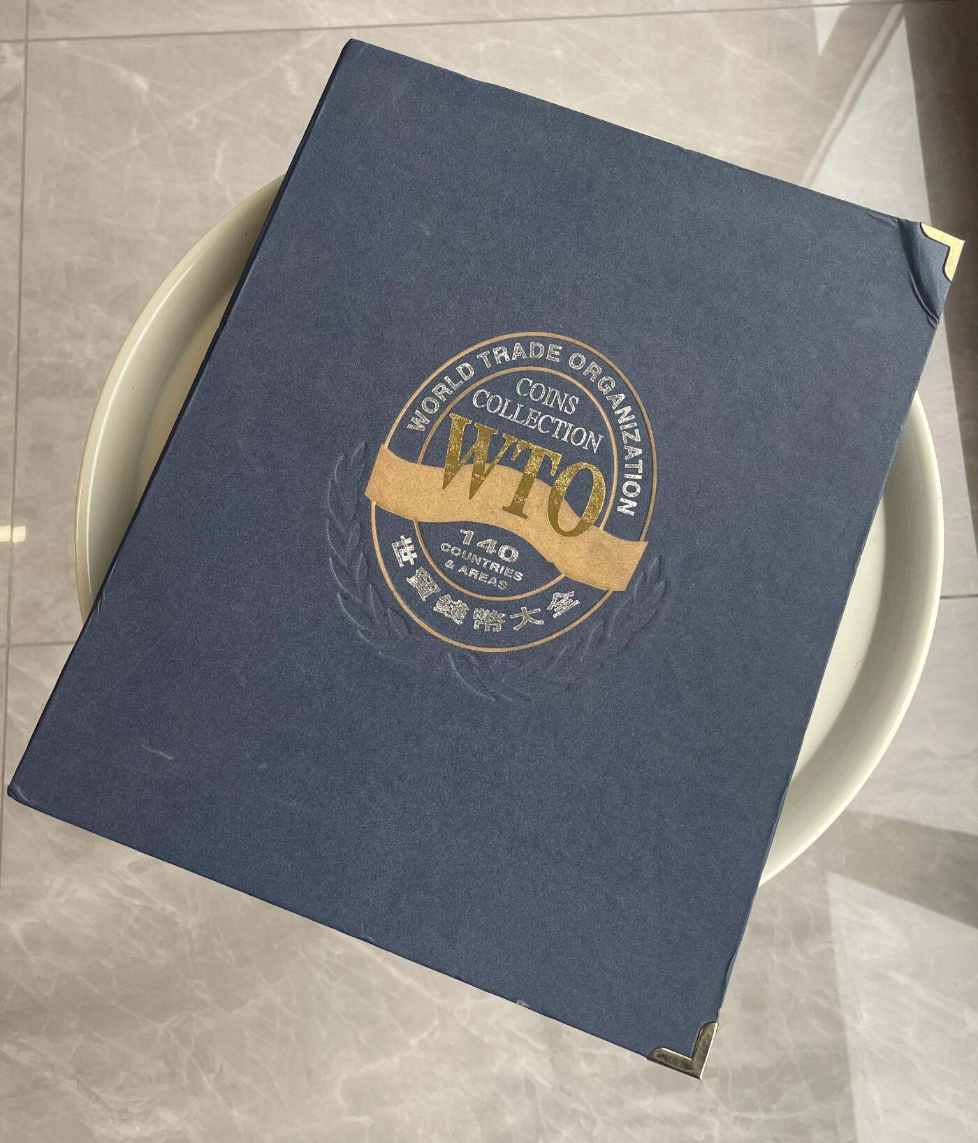 回流1215 中国钱币公司2000年发行 世界贸易组织120个成员国硬币 小日本2002年3000元购于北京通州邮政局集邮门市部（附收据）