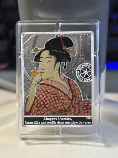 第186期拍卖 - 法国2023年卢浮宫杰作系列日本艺妓矩形纪念彩银币，999银，22.2克，发行3000套
