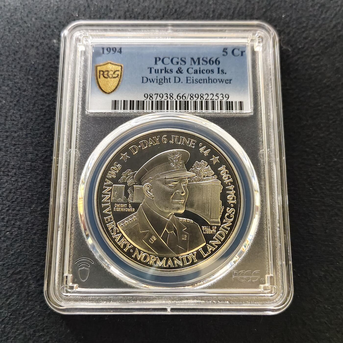 【全场包邮】纯粹捡漏拍487场（免费代拍第24场） 【收藏级·冠军分】特克斯和凯克斯群岛1994年5克朗D-DAY日50周年艾森豪威尔精制纪念币-PCGS MS66
