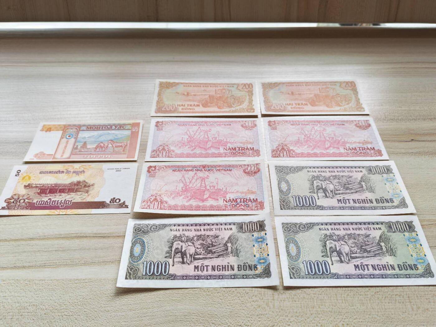 全新的越南、蒙古、柬埔寨三国纸钞十张一起卖！福利贴！所见所得！