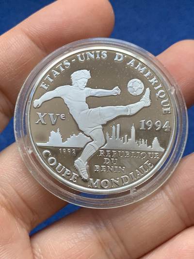 《竞宝斋》第448场 周日，周一，2场连拍 （全场包邮） - 贝宁1994年世界杯足球赛1000法郎CFA银币 999银 20克