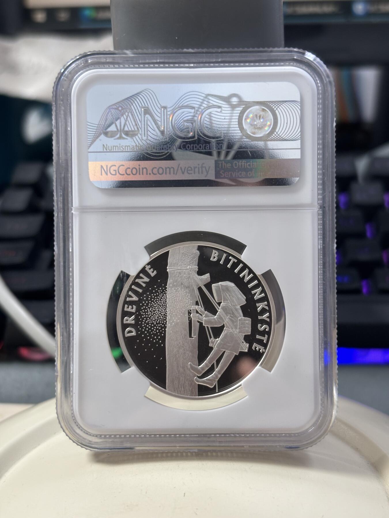 第186期拍卖 立陶宛2020采蜂人镀金纪念银币NGC-PF70首期无原盒证书，23.33克，925银镀金，发行量2500枚