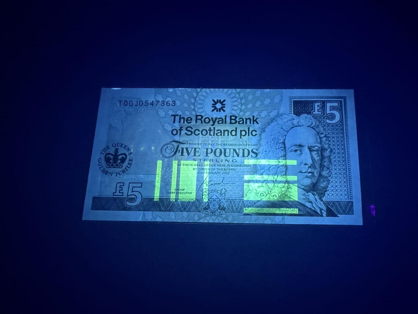 【炜奕收藏】，第五十三期 2002年苏格兰皇家银行5镑纪念钞，UNC-品相，左上角有个黄点