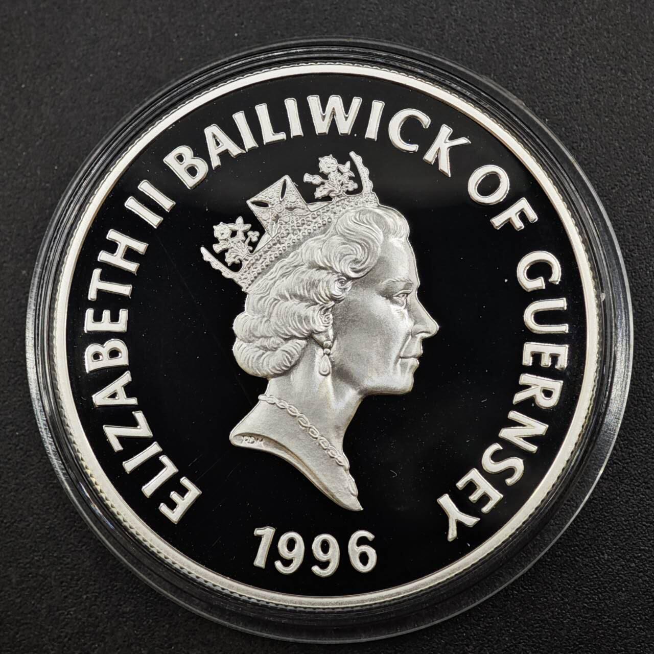 【淘币小摊】实时拍第八百三十拍   银币套币场   满百包邮可预留二周 每周一统一发货   根西岛1996年女王70周岁5镑精制银币重28.2克925银银价365