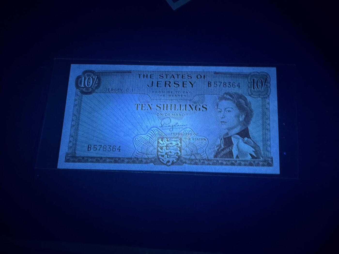 【炜奕收藏】，第五十三期 1963年泽西10先令，UNC品相，乱龙号