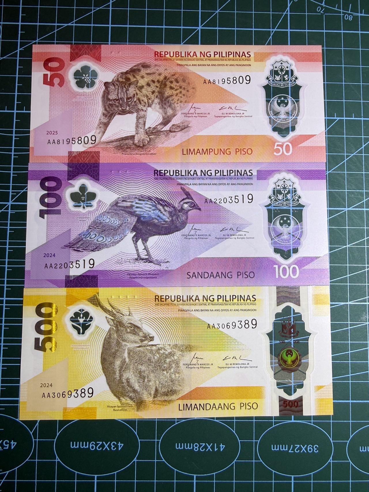 【炜奕收藏】，第五十三期 菲律宾新版50-500比索，UNC品相，均为AA首发冠号码无47尾同9