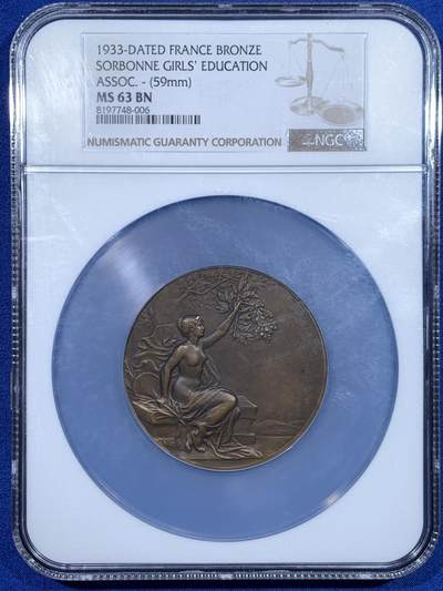 《竞宝斋》第448场 周日，周一，2场连拍 （全场包邮） - NGC MS63BN 法国索邦大学1933女子教育大铜章，美丽的月桂清凉女神，优雅美好。Pilet大师代表作之一，相传Pilet是以自己的妻子为模特。59mm大规格，大盒封装。