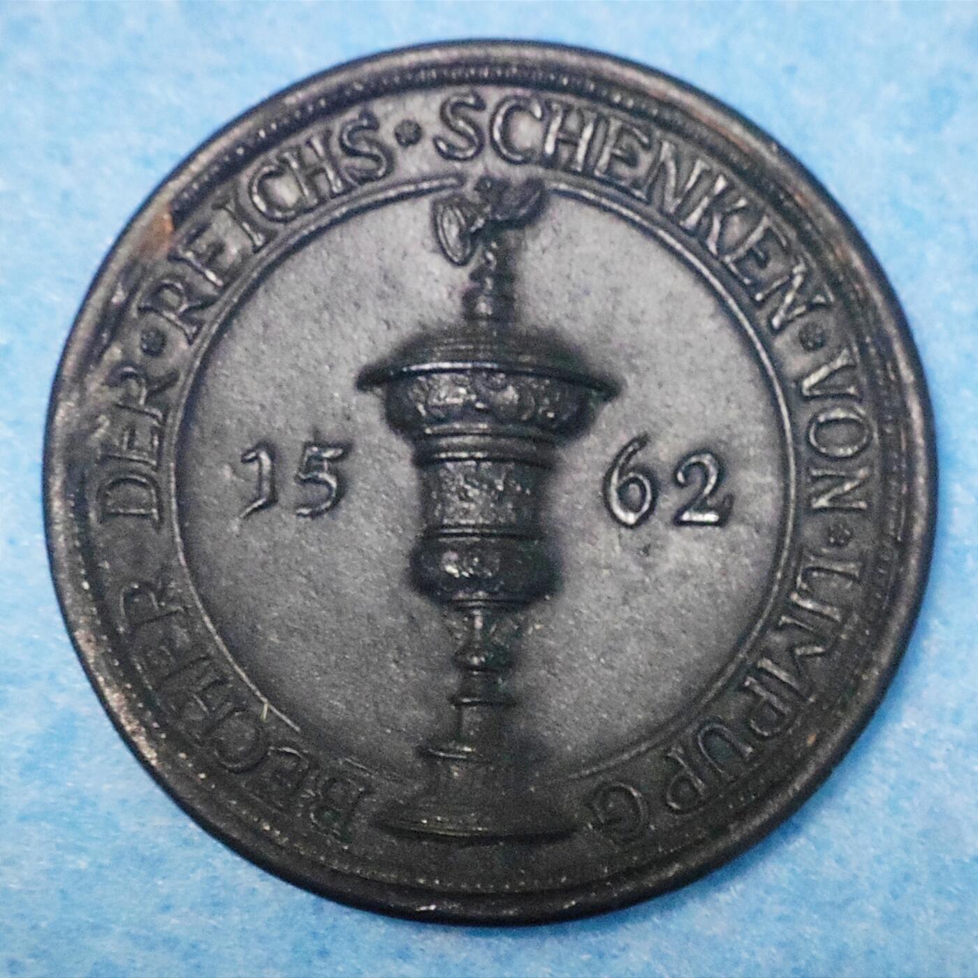 12月14日 🌏全球币章 珍品：1922年，德国，盖尔多夫10马克，陶瓷，紧急币，原盒3枚套，直径约40.5mm，41.5mm，43mm，重约：9g，10g，11g，全套综合近unc品相