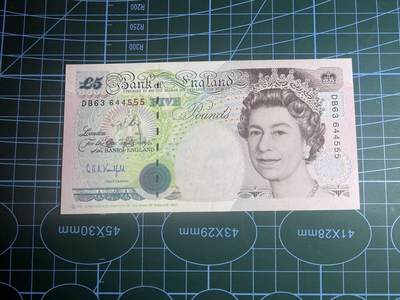 【炜奕收藏】，第五十三期 - 英国E序列初版5镑皇冠版，UNC品相，豹子号