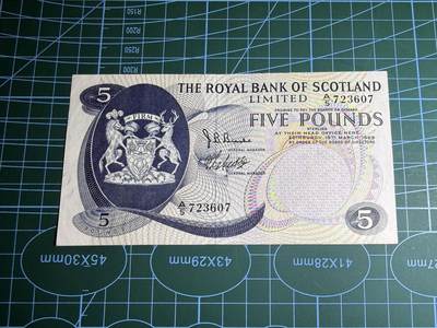 【炜奕收藏】，第五十三期 - 1969年苏格兰皇家银行5镑，品相如图，上方有一处裂口
