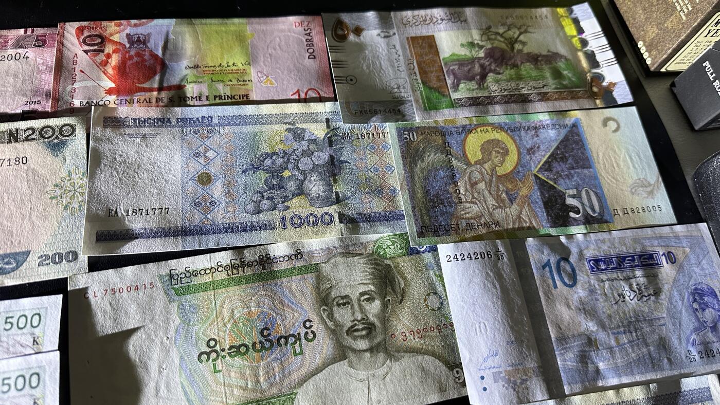 《外钞收藏家》第五百九十四期（畅拍场）（本平台长期征集拍品、欢迎藏友们联系合作） 多张精美纸币和塑料钞一起大部份全新 个别有瑕疵