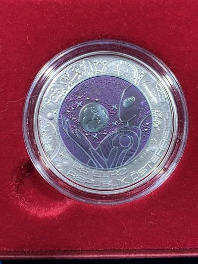 《竞宝斋》第448场 周日，周一，2场连拍 （全场包邮） - 获奖币 奥地利2022年外星生命25欧银铌双金属纪念币 盒证全