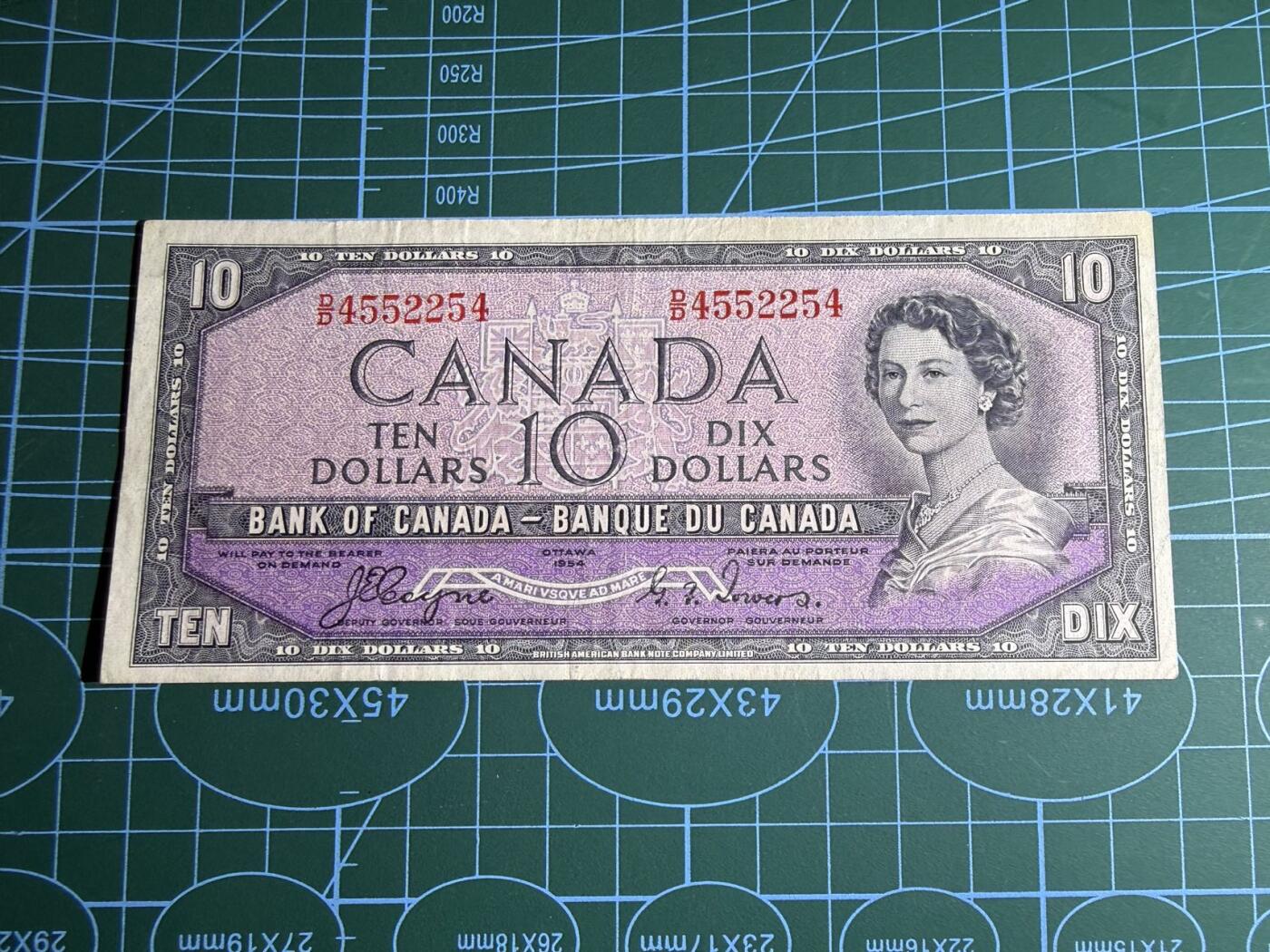 【炜奕收藏】，第五十三期 1954年加拿大10元，品相如图，魔鬼脸版