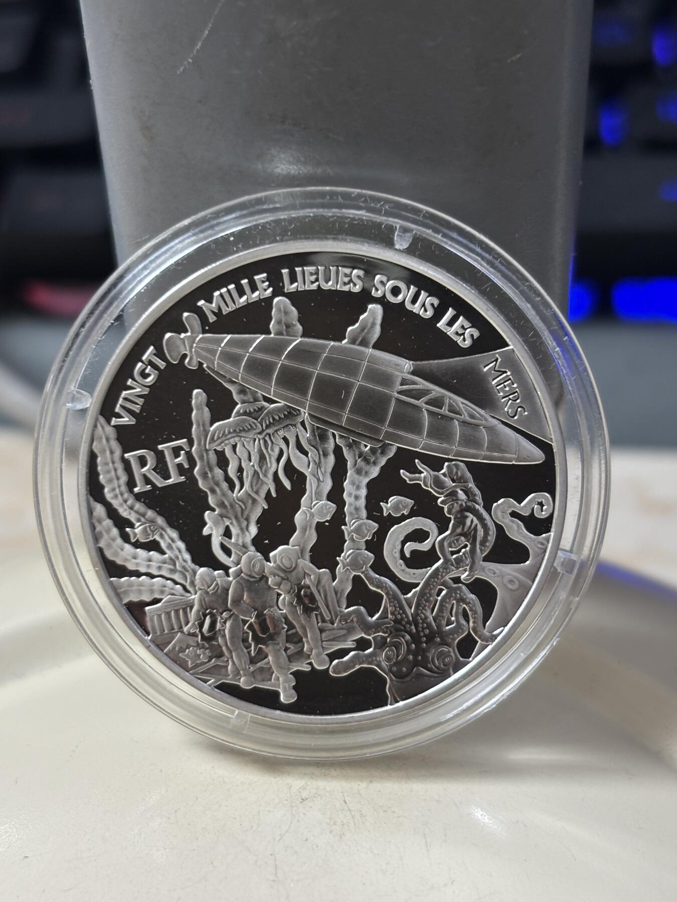 第186期拍卖 法国2005年儒勒 凡尔纳环游地球系列2精制纪念银币，900银，22.2克，发行5000枚，有氧化