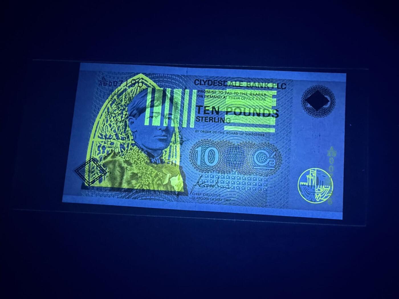 【炜奕收藏】，第五十三期 1997年苏格兰克莱斯戴尔银行10镑，UNC品相，首发年首签千位号