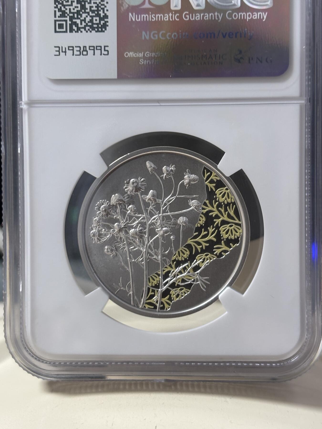 第186期拍卖 奥地利2023年花语系列洋甘菊1/2盎司纪念银币NGC-PF69首无原盒证书，925银，发行30000枚