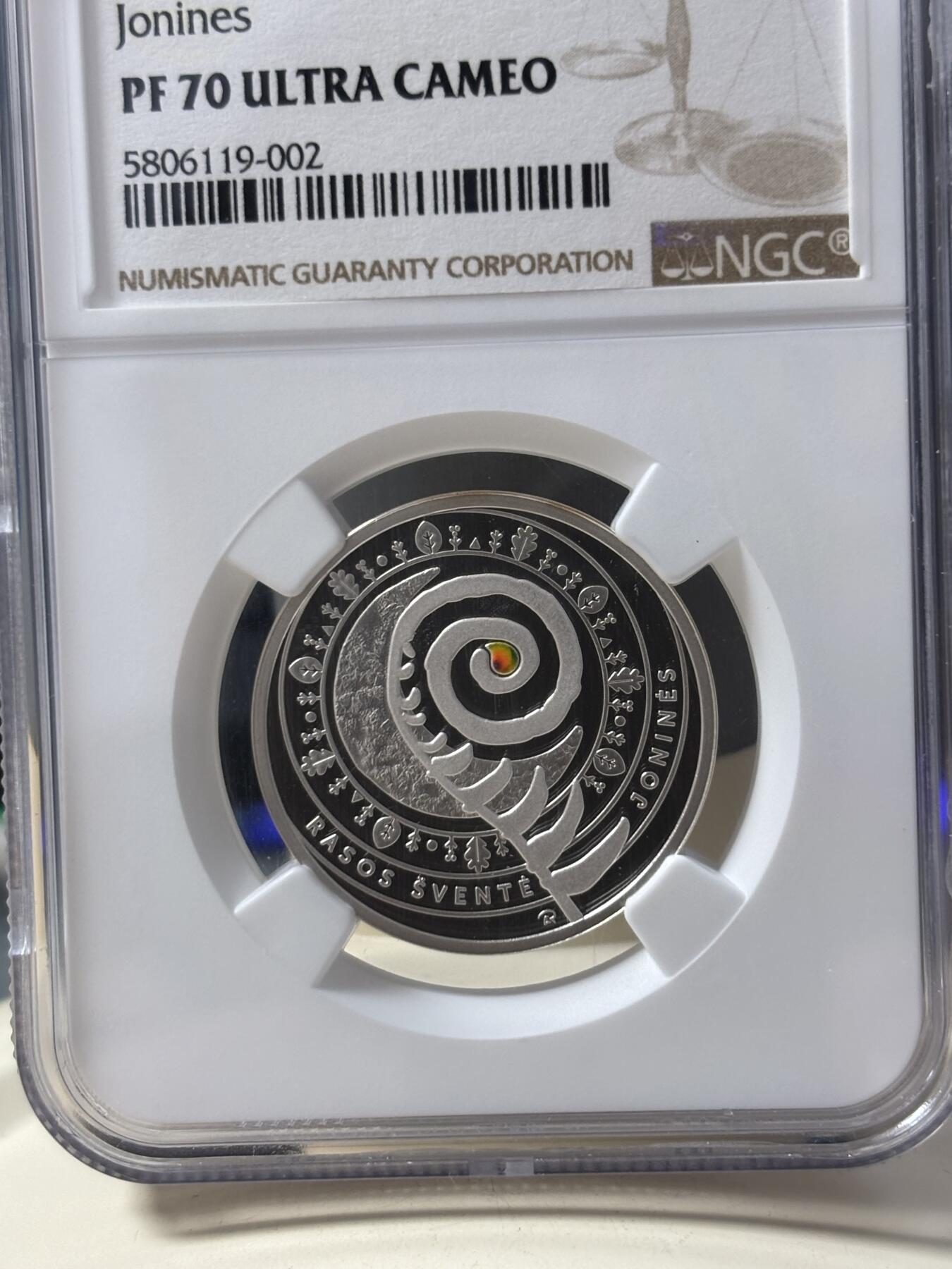 第186期拍卖 获奖立陶宛2018年传统庆典仲夏夜纪念银币NGC-PF70，925银，12.44克，发行3000枚，获2020年克劳斯年度最佳银币大奖