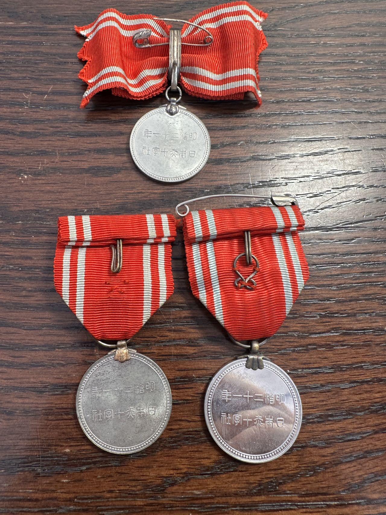 蒂克钱币-第52场 日本勋章徽章 专场 赤十字社不同时期 纪念章三枚 非银材质