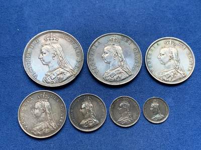 《竞宝斋》第448场 周日，周一，2场连拍 （全场包邮） - 盒装 英国1887年维多利亚全银套币 高冠克朗 半克朗 双弗洛林 弗洛林 先令 6便士 3便士7枚 3便士有焊接痕迹 细节见图