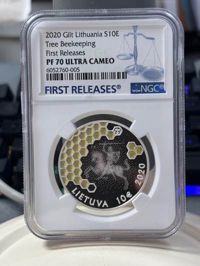 第186期拍卖 - 立陶宛2020采蜂人镀金纪念银币NGC-PF70首期无原盒证书，23.33克，925银镀金，发行量2500枚