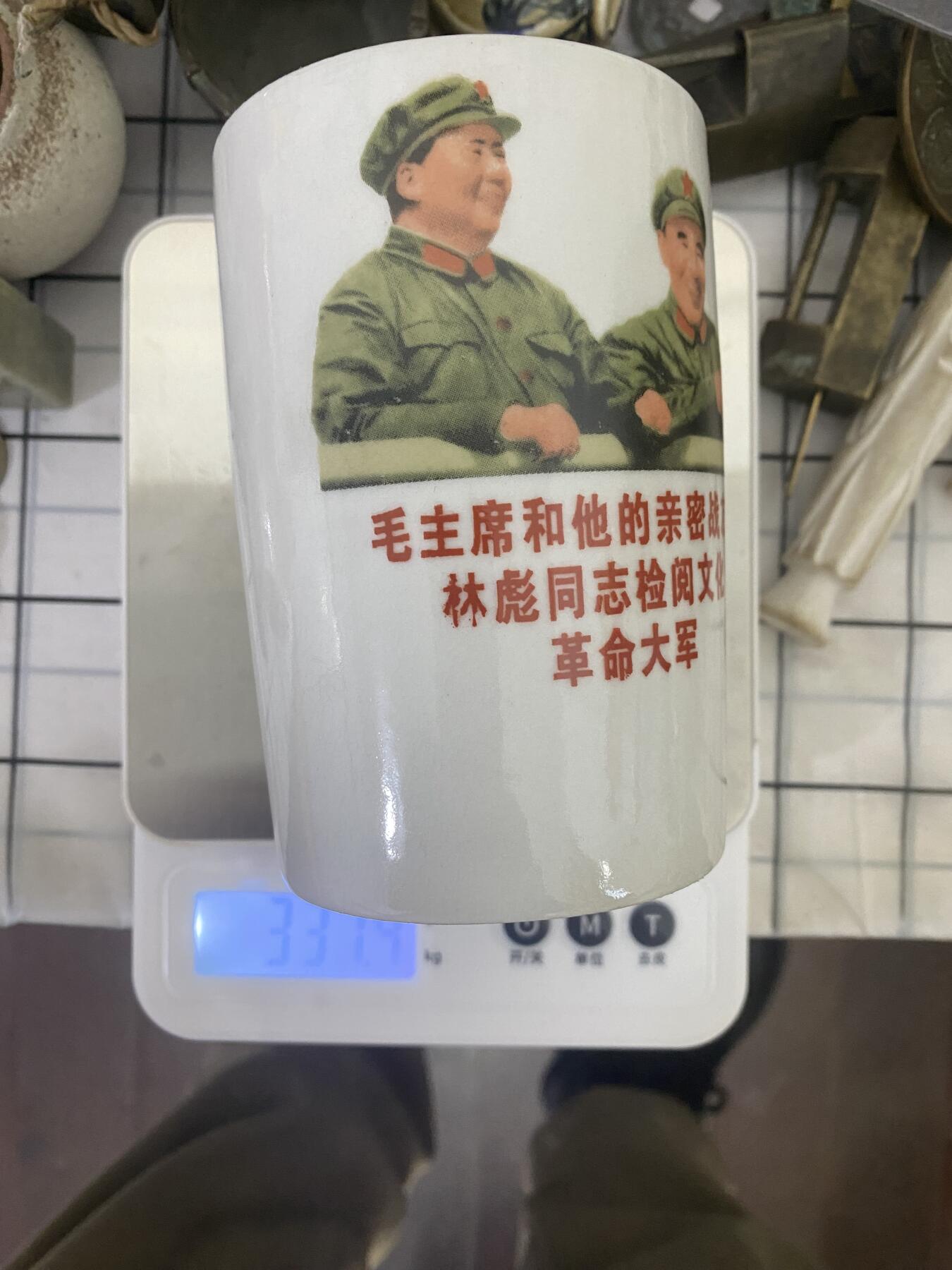 江南站杂件场 文＊时期笔筒