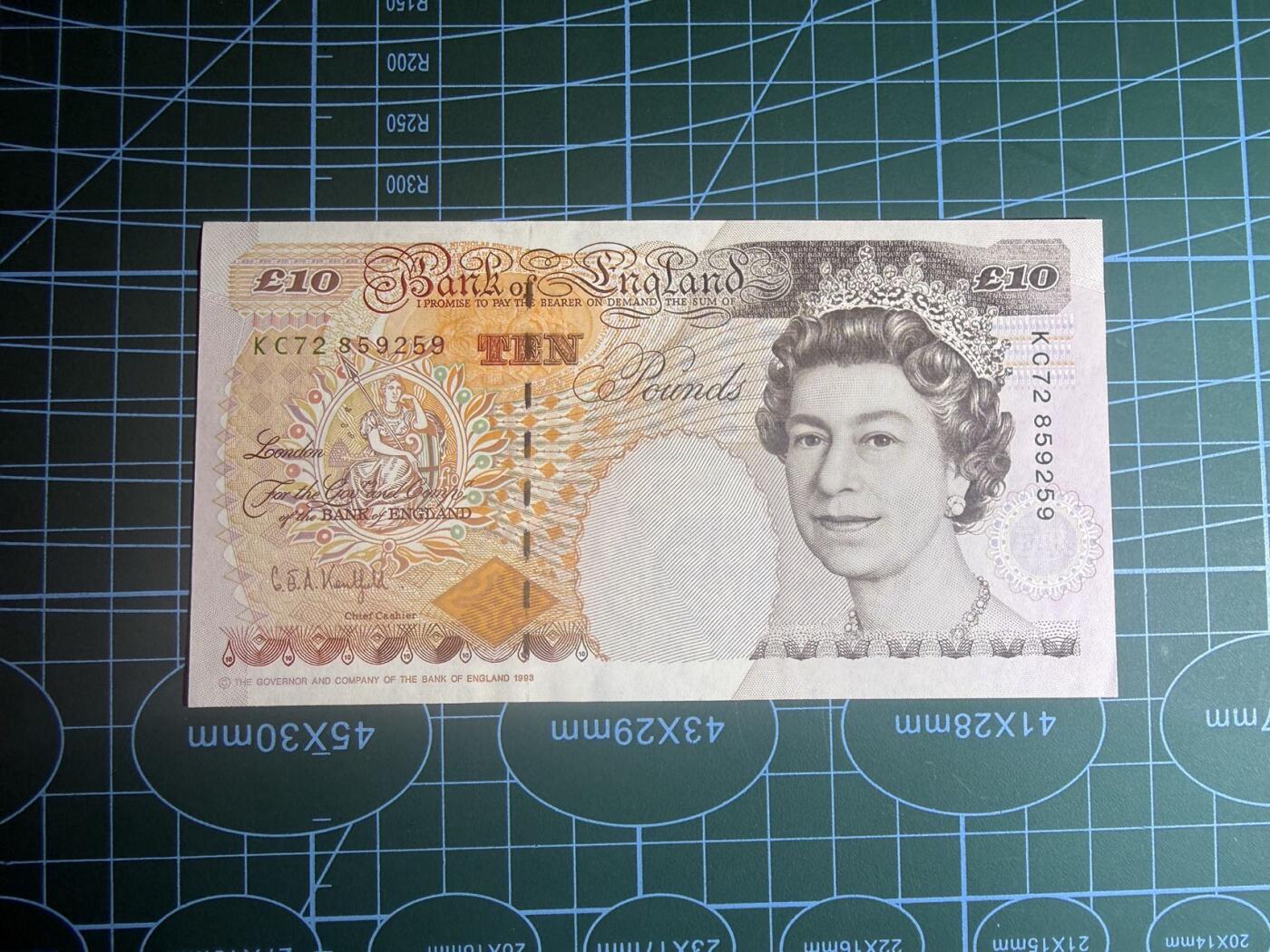 【炜奕收藏】，第五十三期 英国E序列初版10镑数字版，UNC品相，边缘潮斑