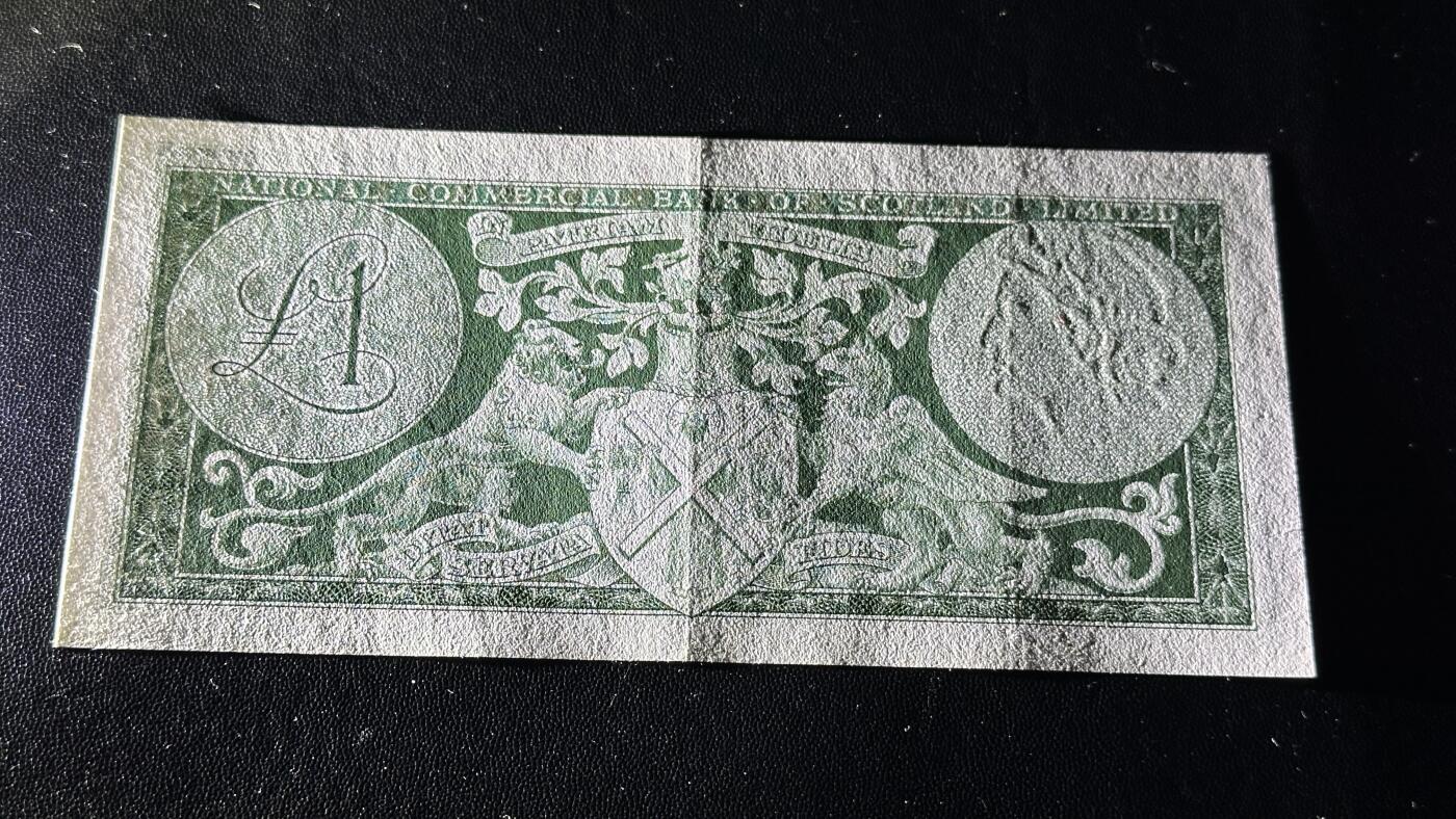 《外钞收藏家》第五百九十四期（畅拍场）（本平台长期征集拍品、欢迎藏友们联系合作） 1981年苏格兰国民商业银行1镑 有折 品相如图