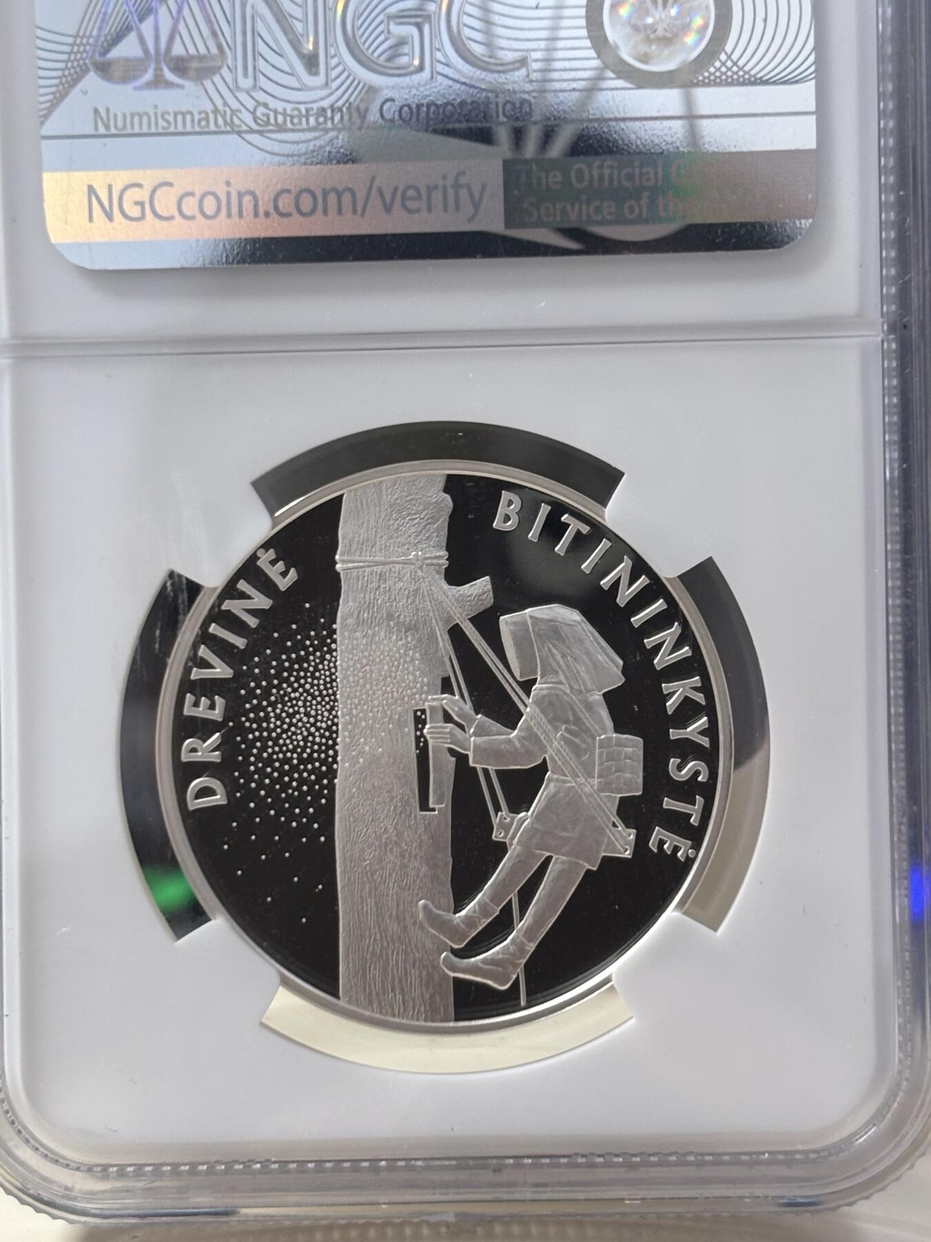 第186期拍卖 立陶宛2020采蜂人镀金纪念银币NGC-PF70首期无原盒证书，23.33克，925银镀金，发行量2500枚