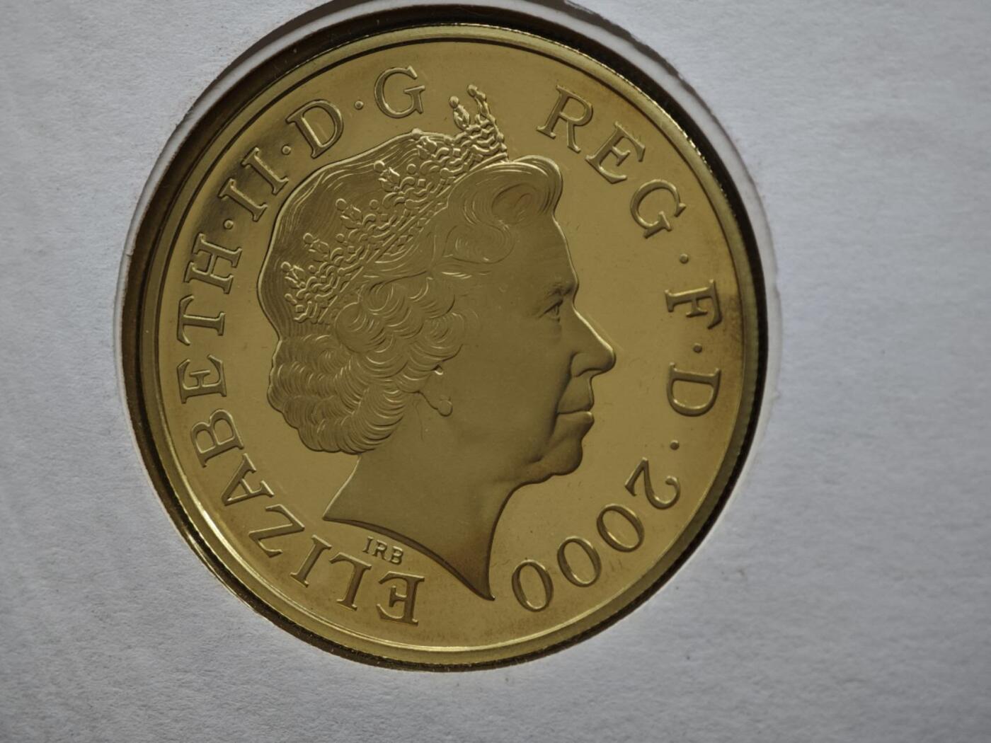 【淘币小摊】实时拍第八百三十拍   银币套币场   满百包邮可预留二周 每周一统一发货   英国2000年女王母亲5镑精制银币