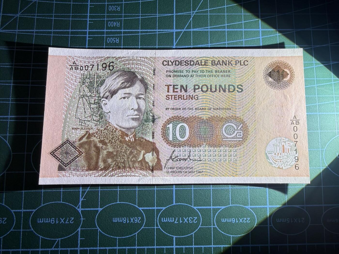 【炜奕收藏】，第五十三期 1997年苏格兰克莱斯戴尔银行10镑，UNC品相，首发年首签千位号