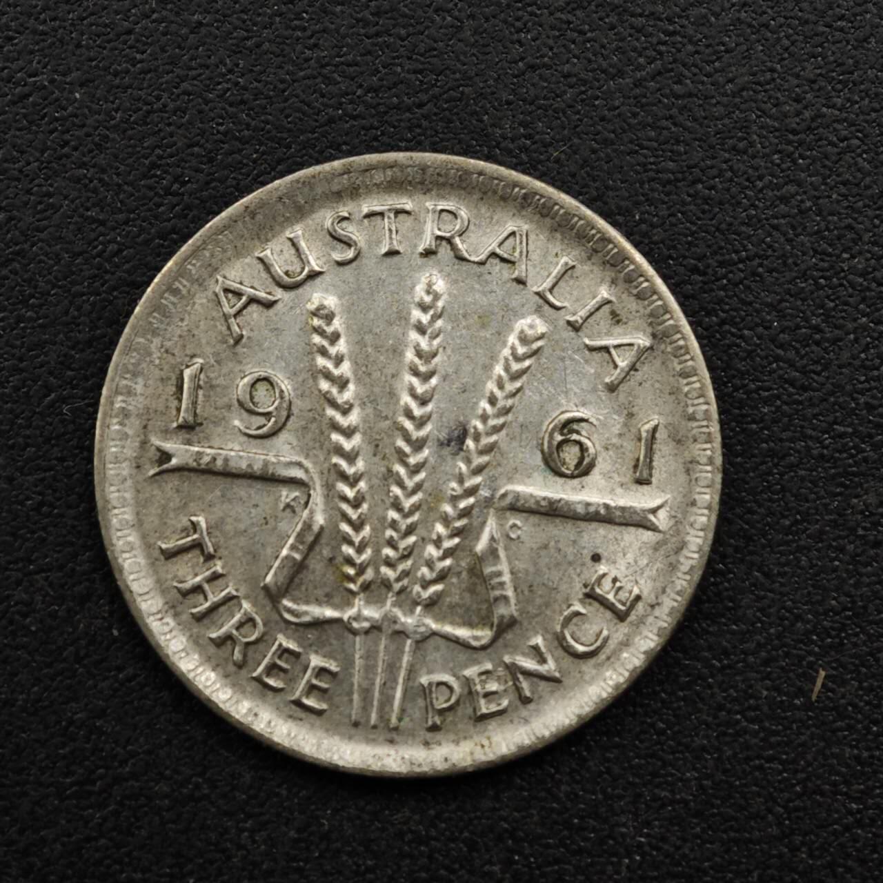 【淘币小摊】实时拍第八百三十一拍   散币场   满百包邮可预留二周 每周一统一发货   澳大利亚1961年伊丽莎白二世3便士银币