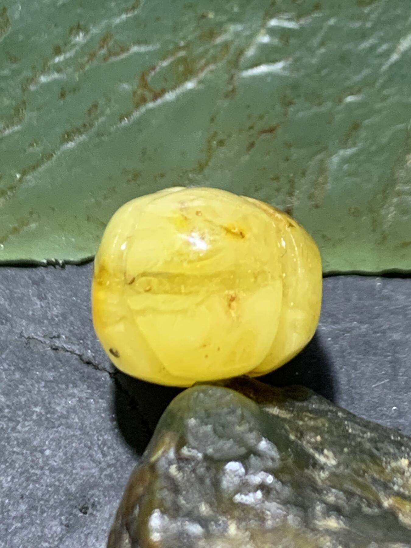 天然通货乌克兰原矿蜜蜡瓜珠一颗！