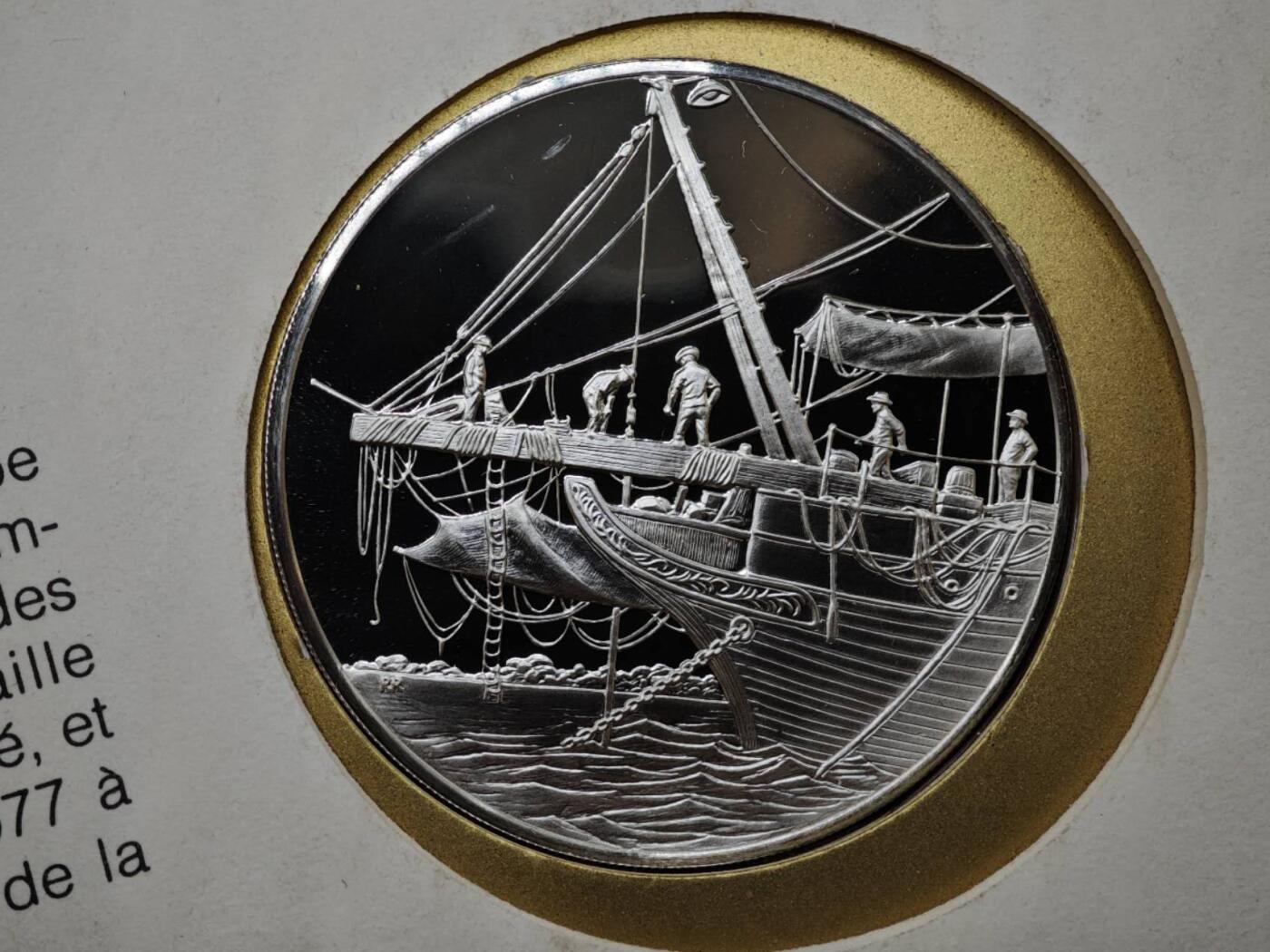 【淘币小摊】实时拍第八百三十拍   银币套币场   满百包邮可预留二周 每周一统一发货   图瓦卢精制银章重20克925银银价260