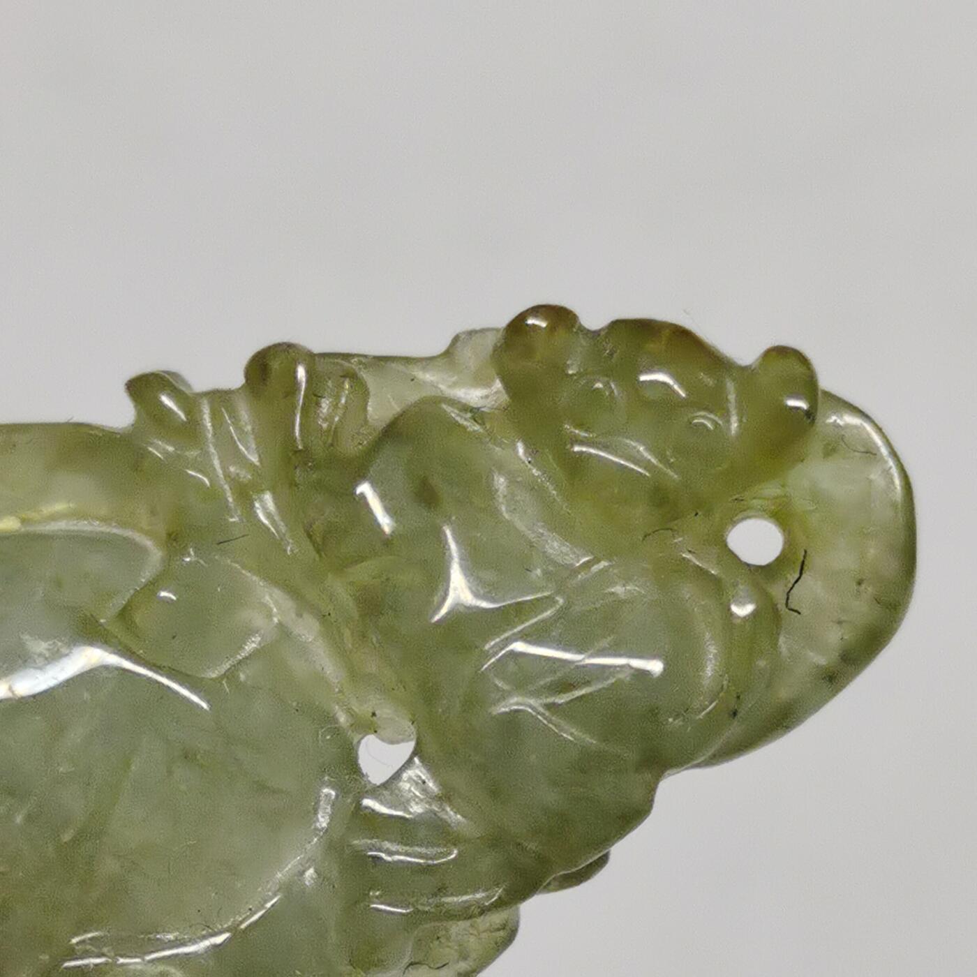 杂件专场89期 清代老玉吊坠，手雕猴和桃