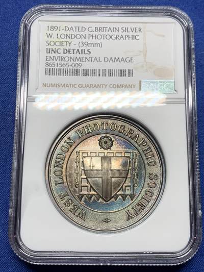 《竞宝斋》第448场 周日，周一，2场连拍 （全场包邮） - NGC UNC 1891年英国伦敦摄影展纪念银章，自然氧化包浆还是特别漂亮，原汁原味  加厚盒