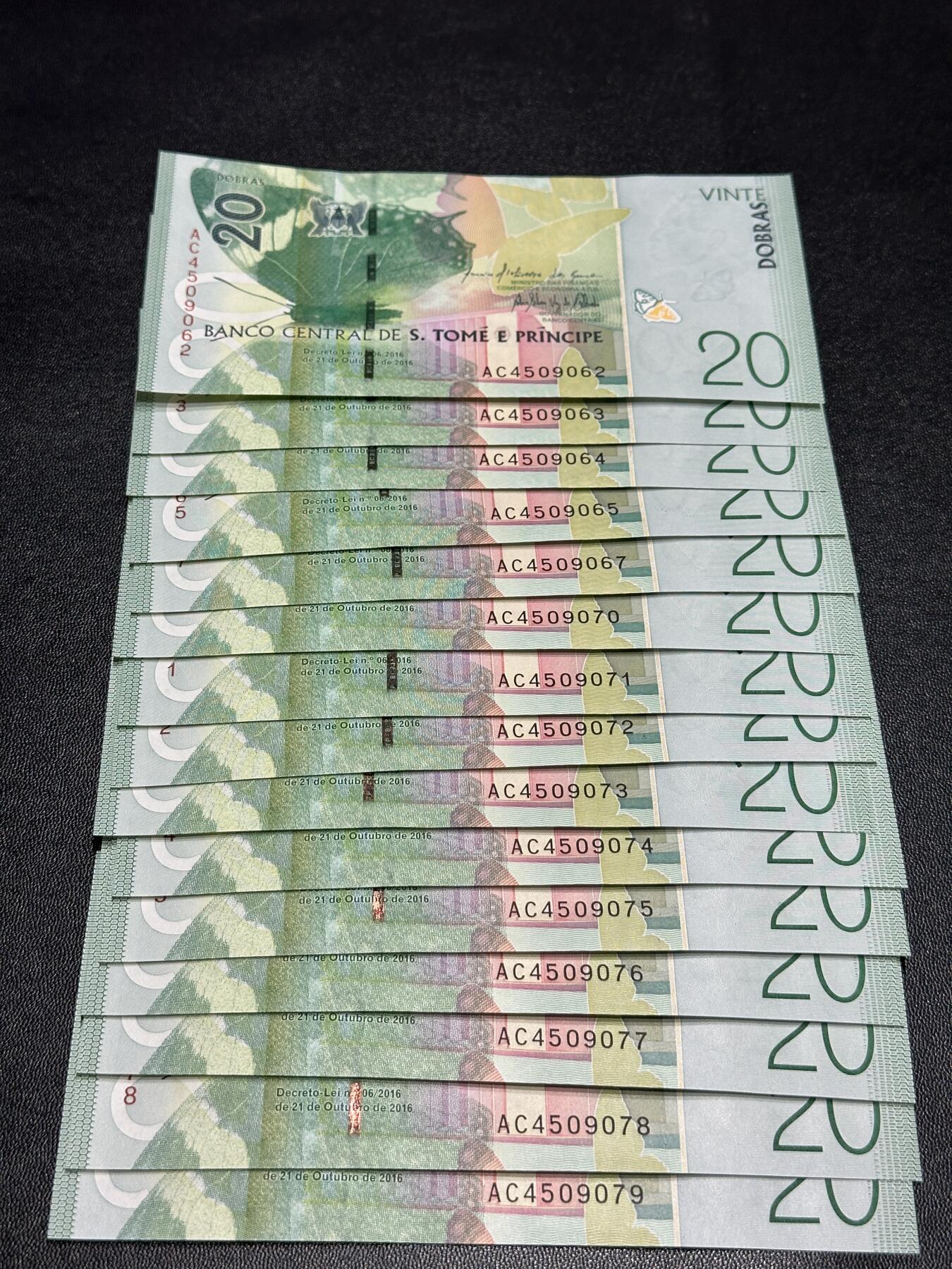 《外钞收藏家》第五百九十四期（畅拍场）（本平台长期征集拍品、欢迎藏友们联系合作） 圣多美和普林西比20元 15张一起 全新UNC 部分连号