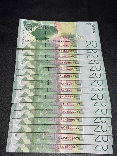 《外钞收藏家》第五百九十四期（畅拍场）（本平台长期征集拍品、欢迎藏友们联系合作） - 圣多美和普林西比20元 15张一起 全新UNC 部分连号