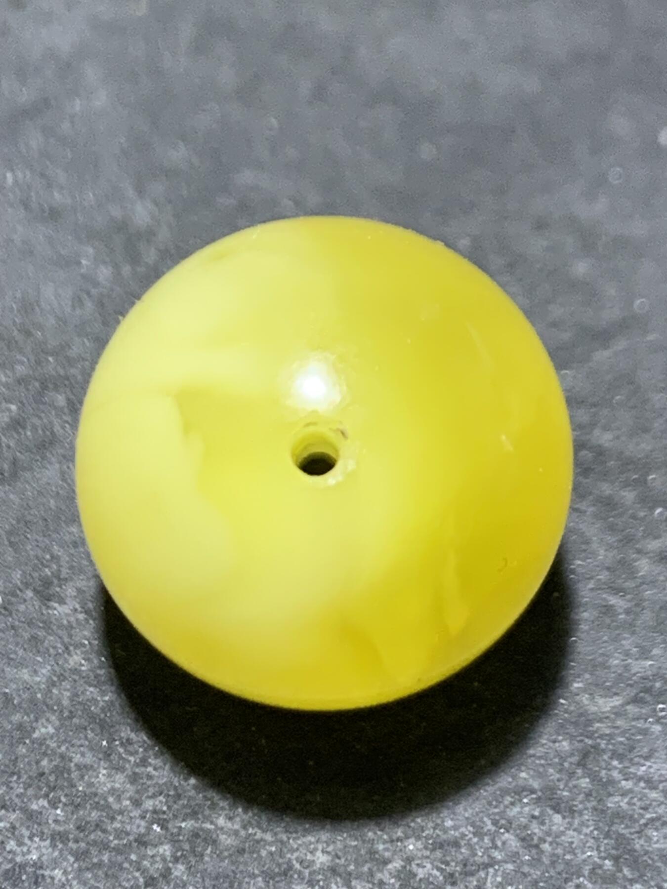 天然乌克兰原矿蜜蜡通货圆珠一颗，